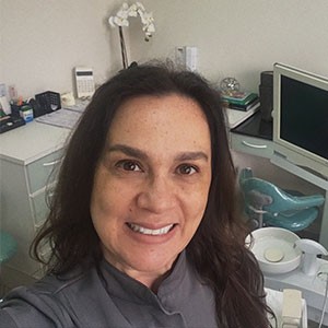 Mariangela Loriato: ortodontista credenciado New Aligner